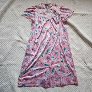 3/$20 Vanity Fair Pink Floral Button up Nightgown